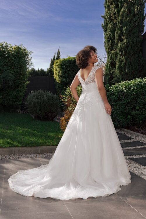 robe de mariée avec dentelle - GALINA – Image 2